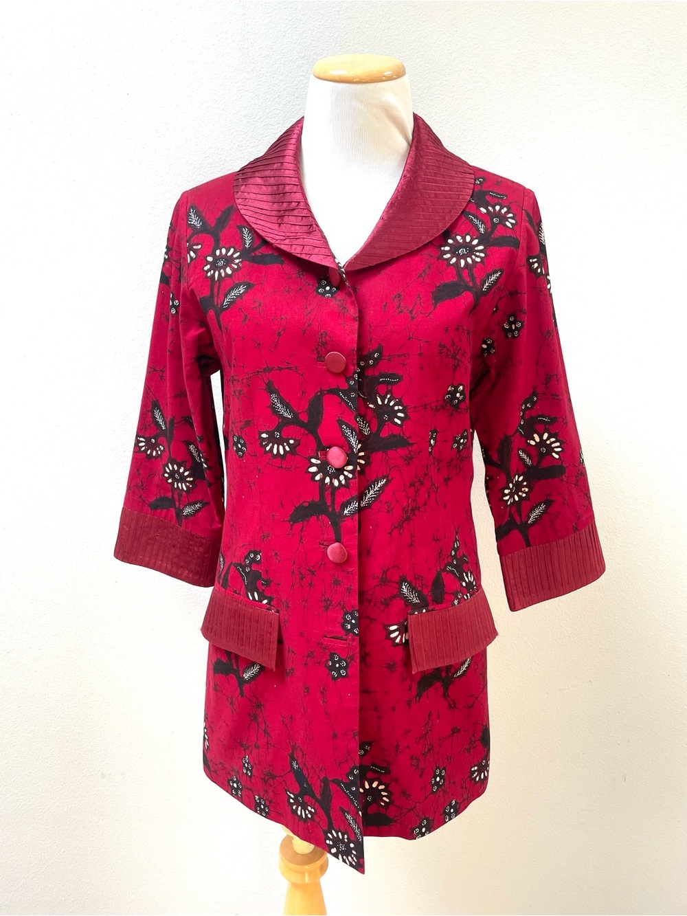 Custom Made in Indonesia Batik Red Floral Single Breasted Jacket, Women's Small